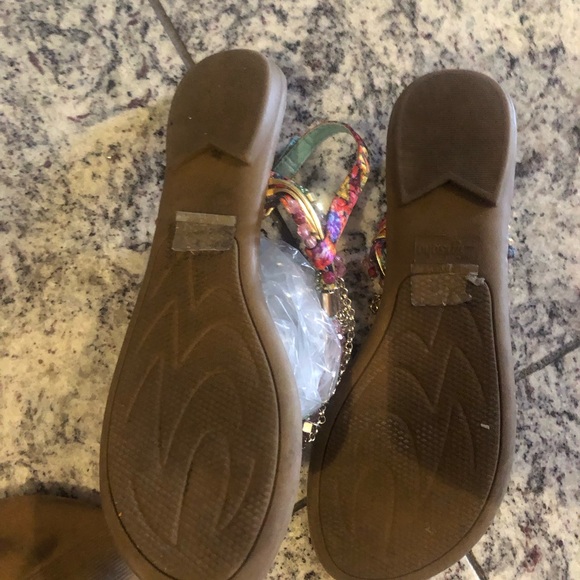 3 Retro sandals.  2 zigi soho beaded sandals and 1 gold gladiator sandals - Picture 7 of 7